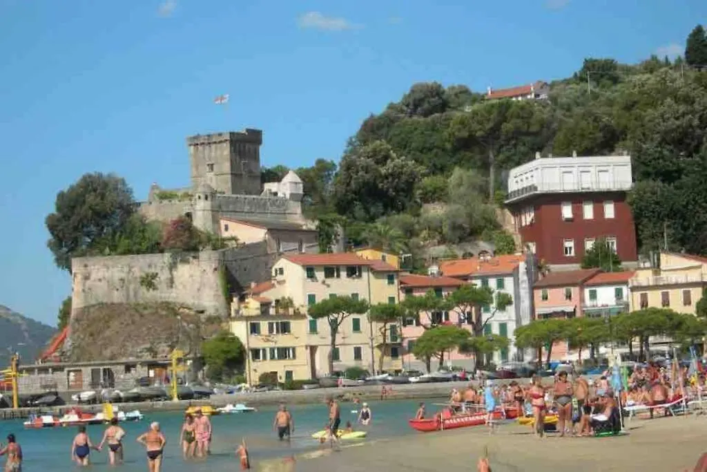 Ca Nicola On The Beach San Terenzo Golfo Dei Poeti Apartment 0*,