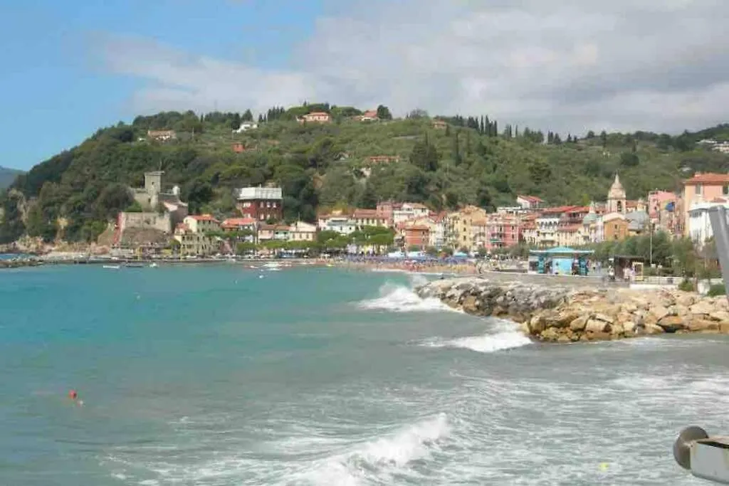 Ca Nicola On The Beach San Terenzo Golfo Dei Poeti Apartment 0*,