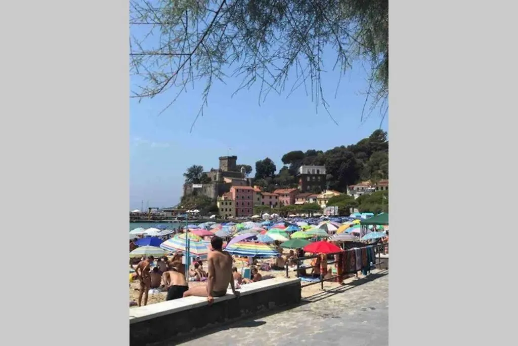 Cà Nicola on the beach San Terenzo Golfo dei Poeti Appartamento 0*,  Italia